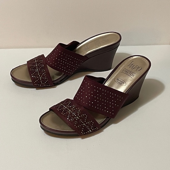 EUC Women's Size 8.5 Impo "Vertie" Sparkly Maroon Fabric Wedge Slides - Picture 3 of 4